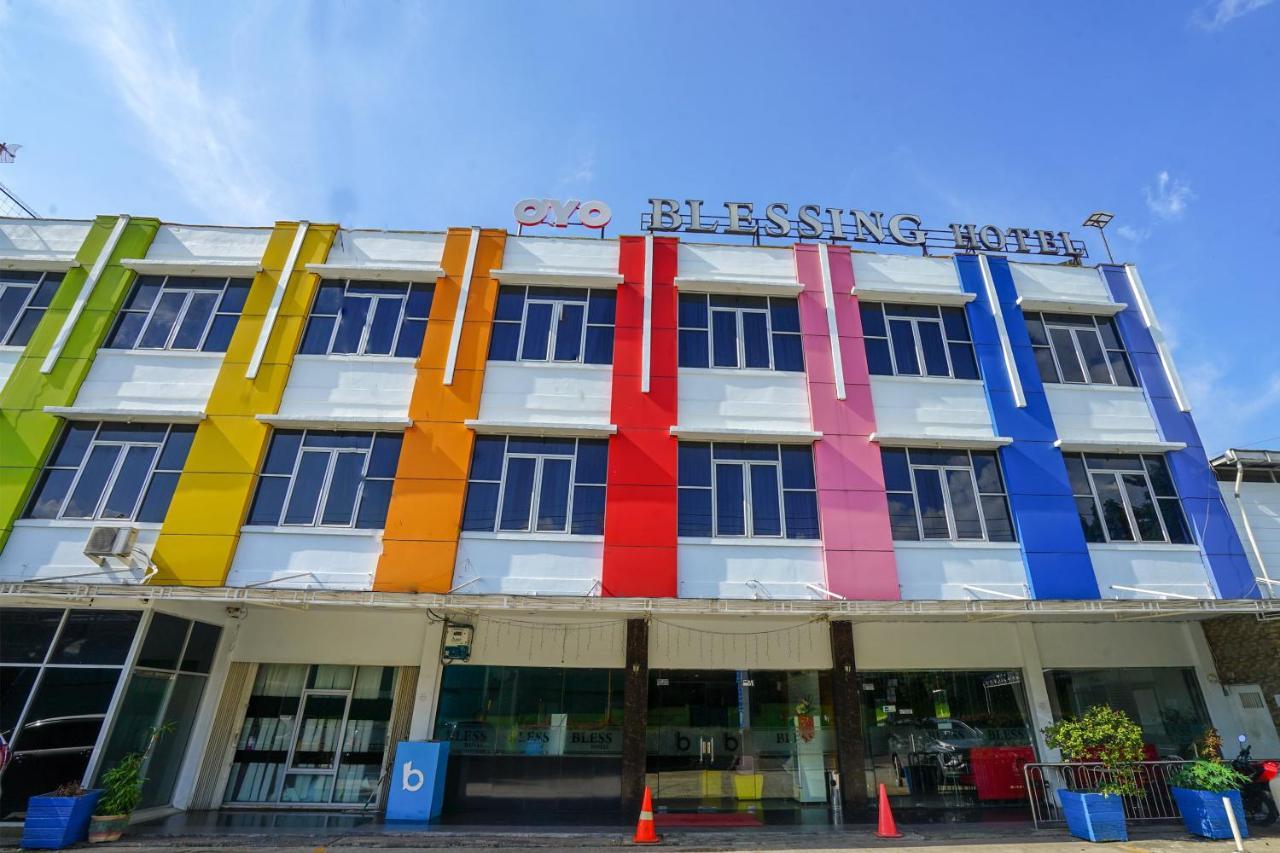 Oyo 575 Blessing Hotel Palembang Exterior photo