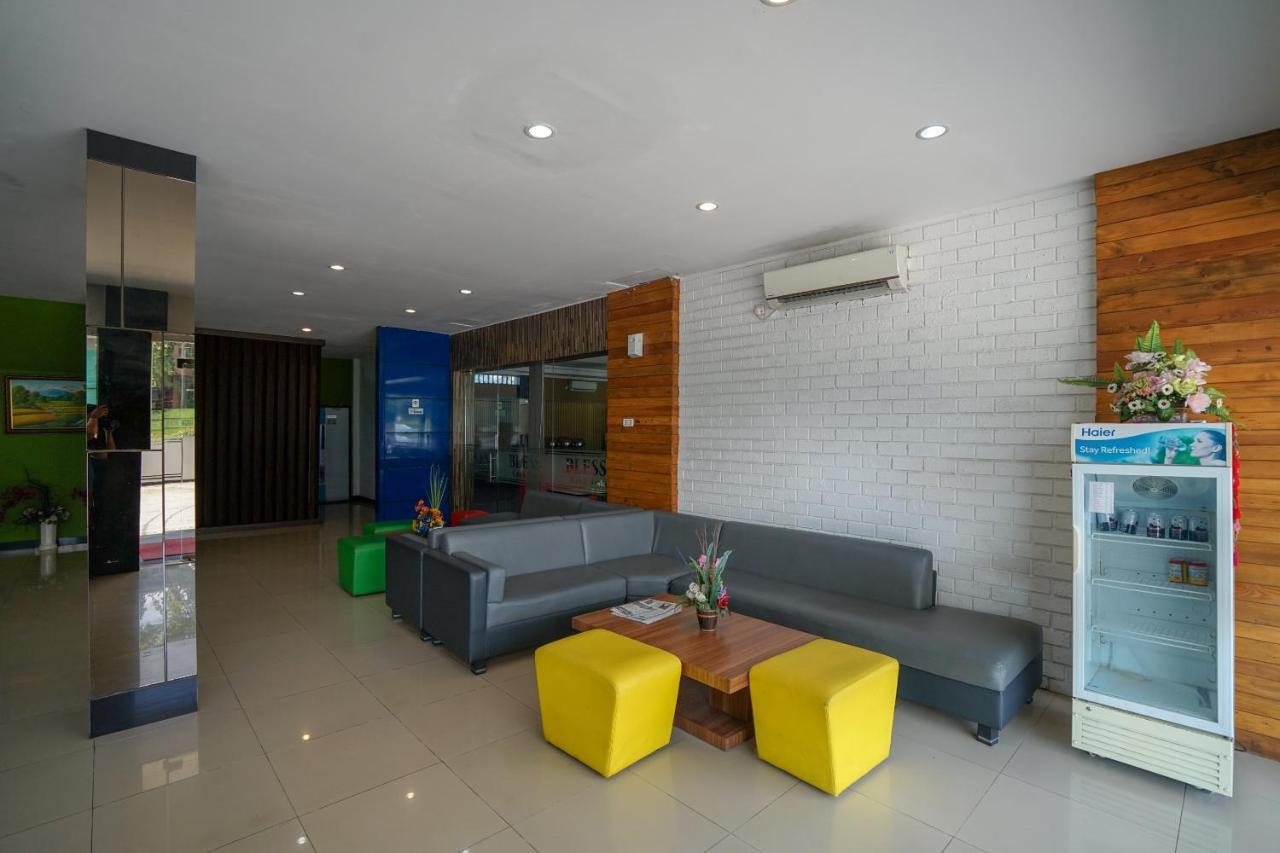 Oyo 575 Blessing Hotel Palembang Exterior photo