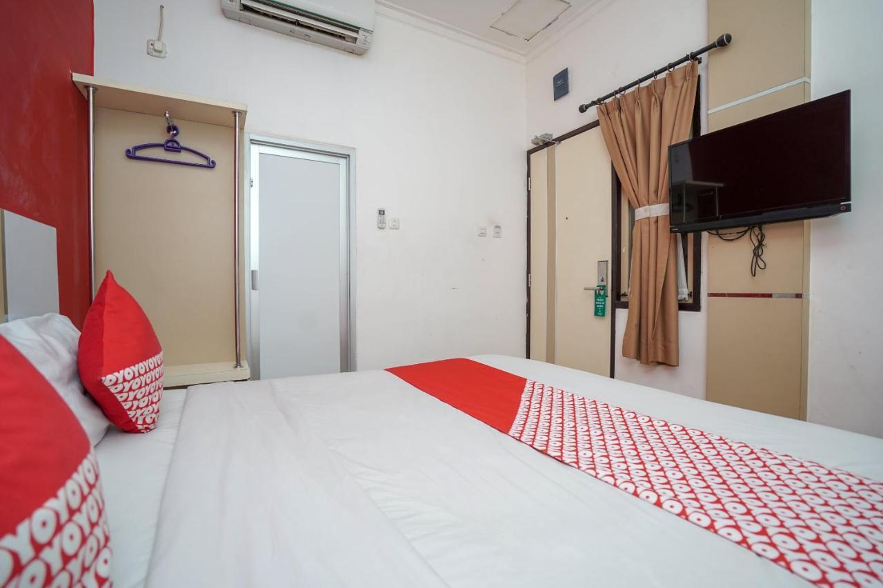 Oyo 575 Blessing Hotel Palembang Exterior photo