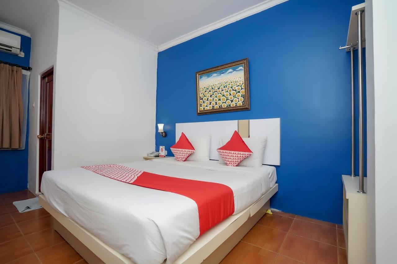 Oyo 575 Blessing Hotel Palembang Exterior photo
