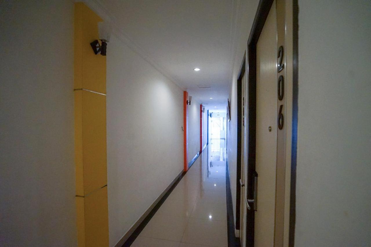 Oyo 575 Blessing Hotel Palembang Exterior photo