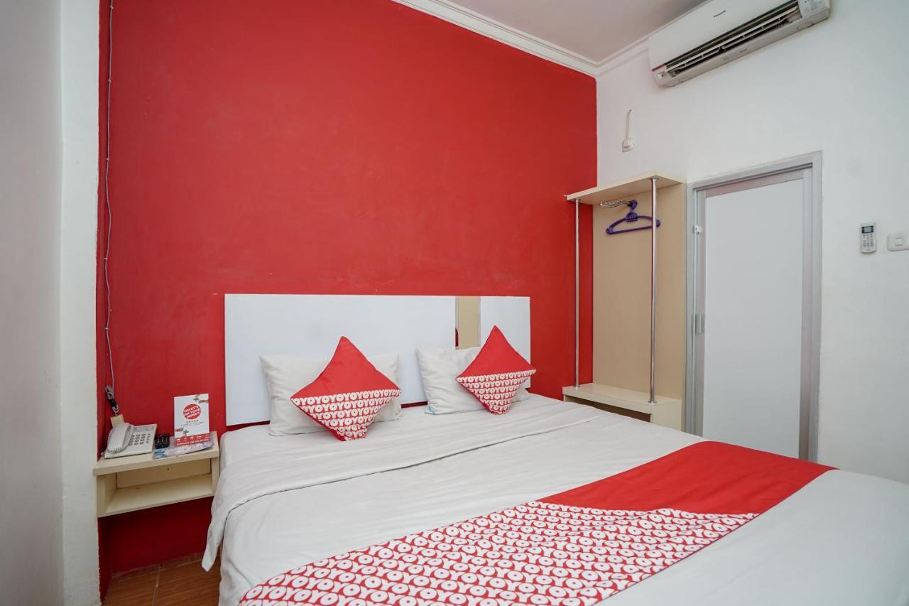 Oyo 575 Blessing Hotel Palembang Exterior photo