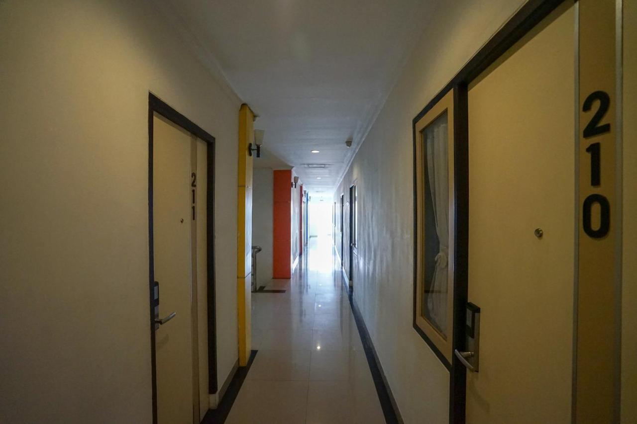 Oyo 575 Blessing Hotel Palembang Exterior photo