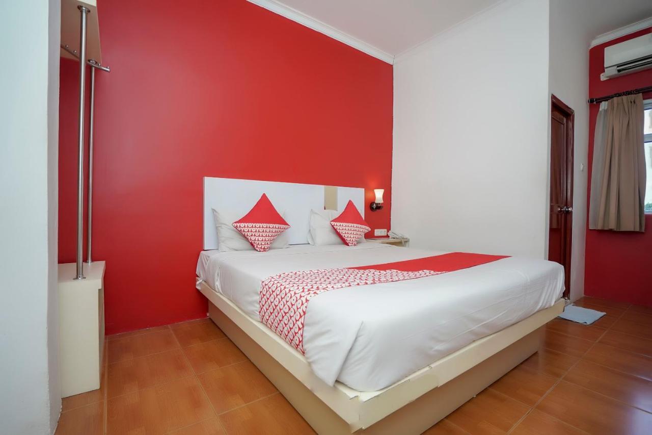 Oyo 575 Blessing Hotel Palembang Exterior photo
